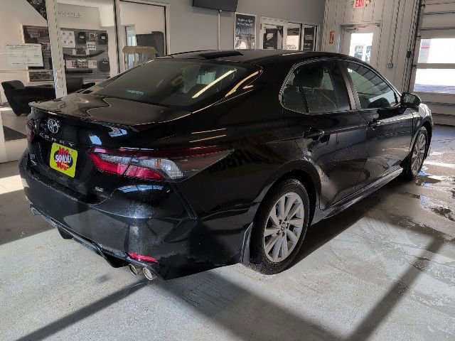 Used 2023 Toyota Camry SE image 6