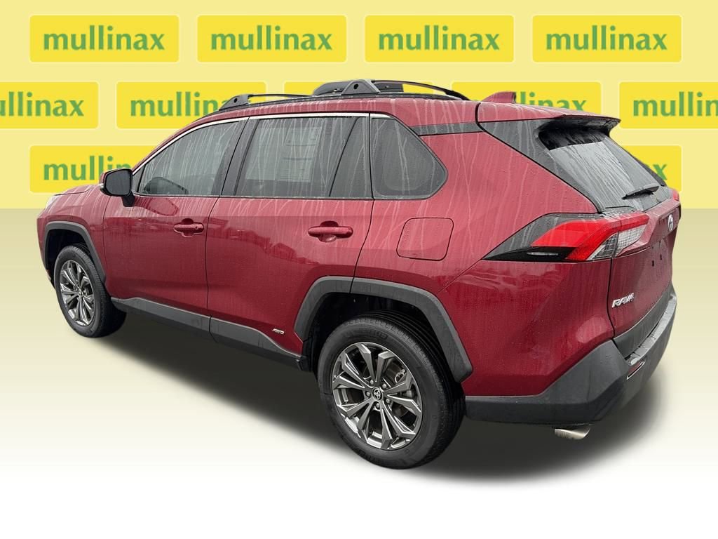 Used 2022 Toyota RAV4 XLE Premium image 11