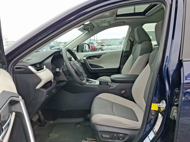 Used 2021 Toyota RAV4 XLE w/ Convenience Package image 13