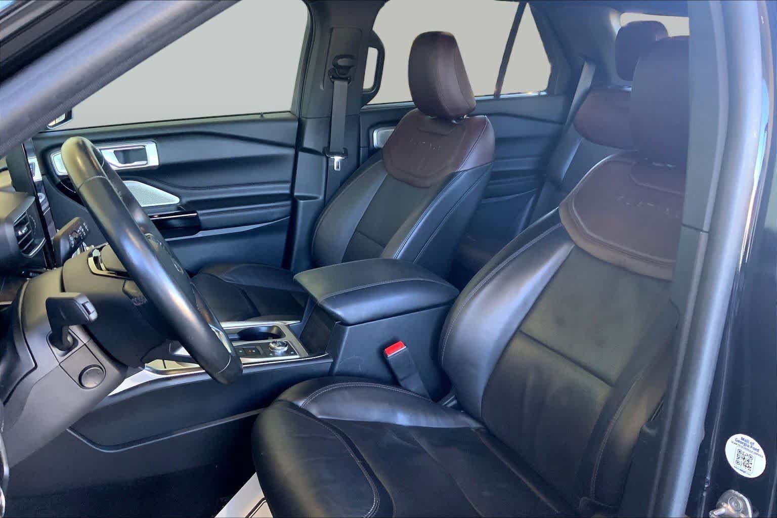 Certified 2023 Ford Explorer Platinum w/ Technology Package AWD/4WD image 8