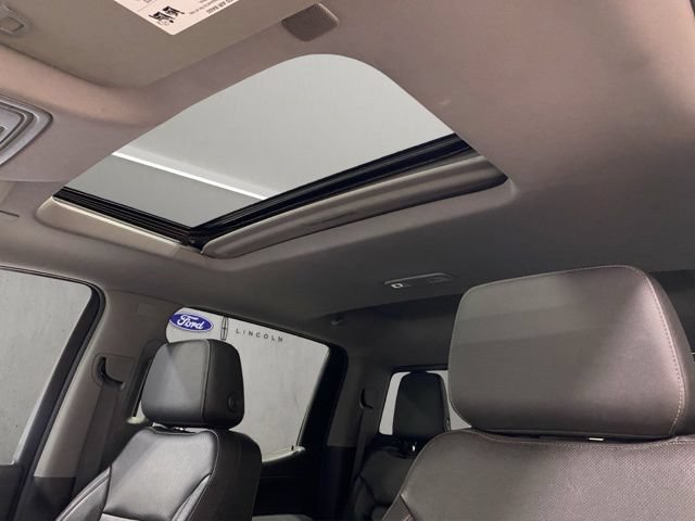 Used 2019 GMC Sierra 1500 SLT w/ SLT Premium Plus Package AWD/4WD image 3
