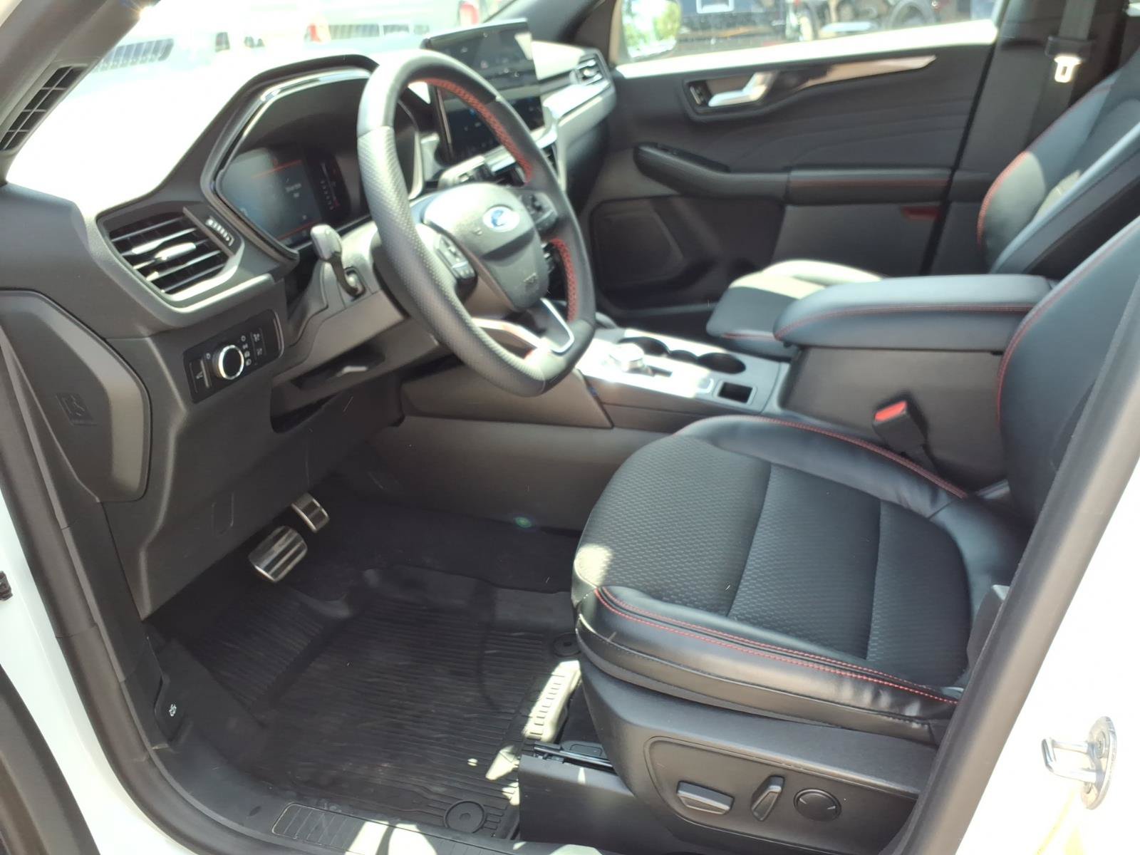 Certified 2023 Ford Escape ST-Line w/ Tech Pack #1 AWD/4WD image 11