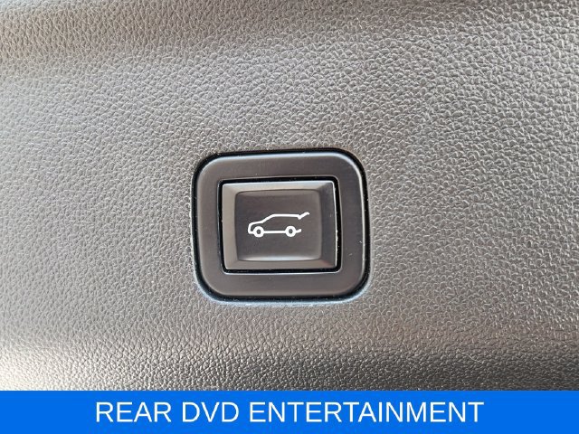 Used 2023 Chevrolet Suburban High Country w/ Premium Package 2 AWD/4WD image 9