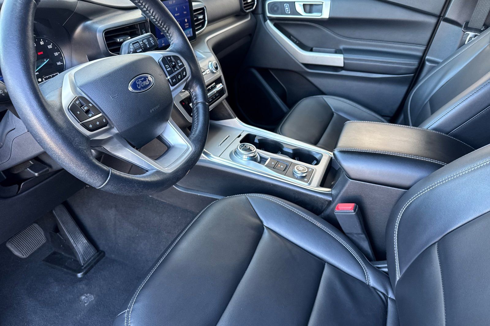 Certified 2022 Ford Explorer XLT w/ Equipment Group 202A image 11