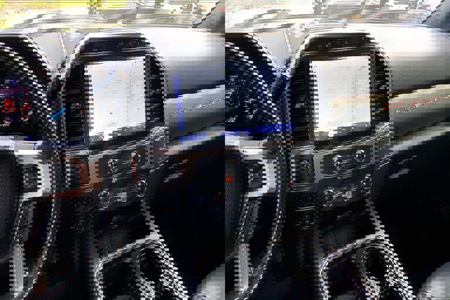 Certified 2022 Ford F450 Platinum w/ FX4 Off-Road Package image 7