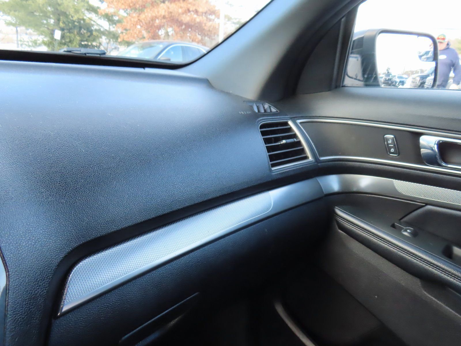 Certified 2018 Ford Explorer XLT w/ Equipment Group 201A image 20