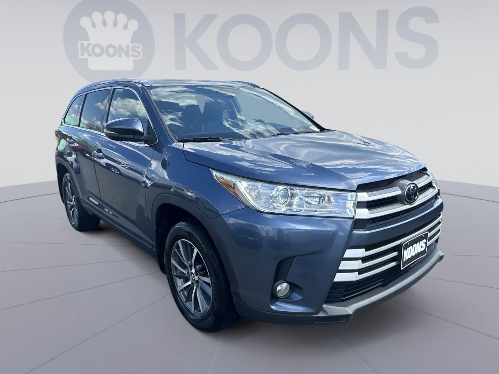 Used 2018 Toyota Highlander XLE AWD/4WD image 2