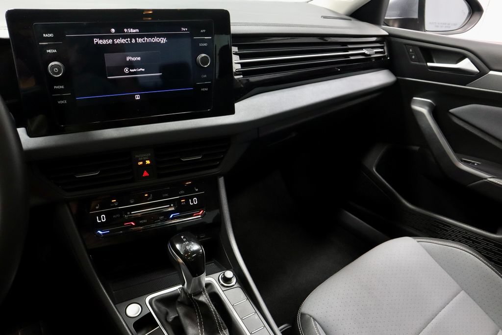 Used 2025 Volkswagen Jetta SE FWD image 30