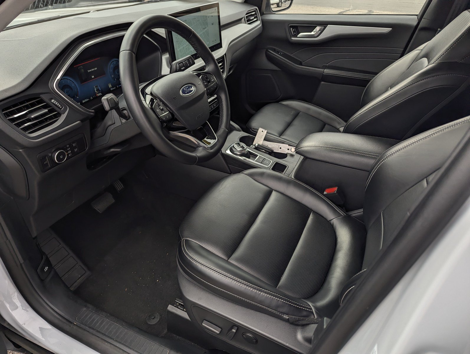 Certified 2025 Ford Escape Platinum AWD/4WD image 9