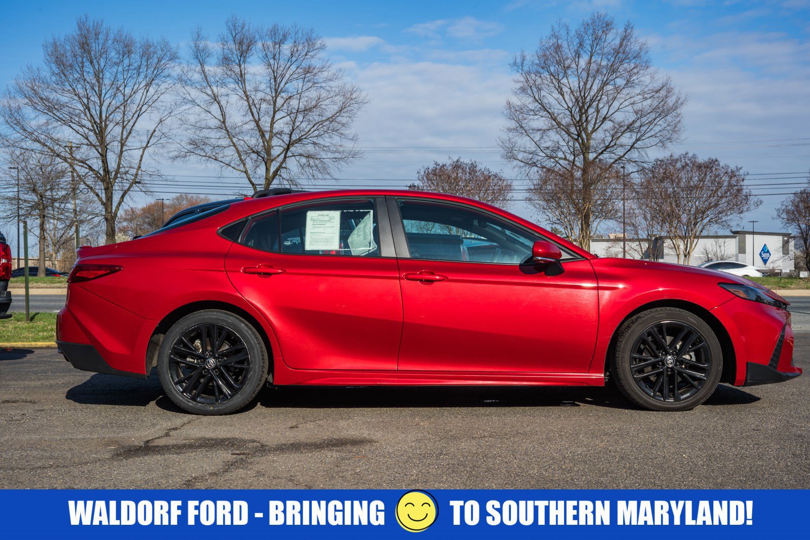 Used 2025 Toyota Camry SE image 2