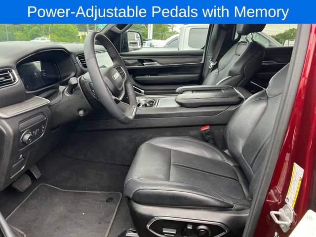 Used 2024 Jeep Wagoneer L Series II w/ Flexible Seating Group AWD/4WD image 6