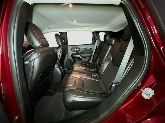 Used 2019 Jeep Cherokee Latitude Plus w/ Comfort/Convenience Group image 31