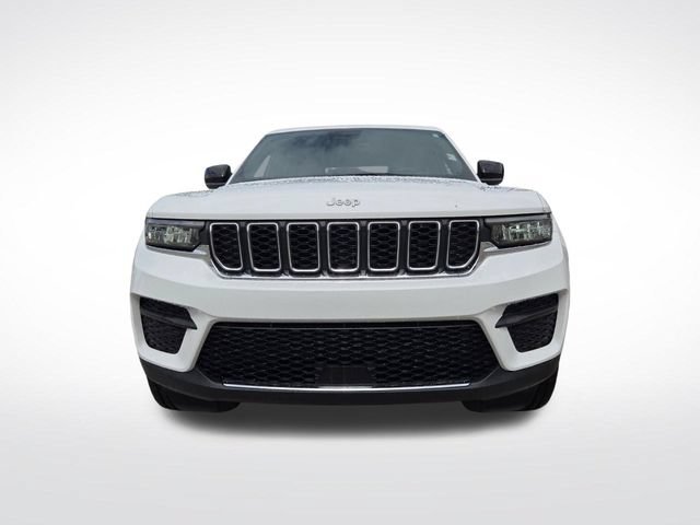 Used 2025 Jeep Grand Cherokee Laredo w/ MOPAR Finishing Package RWD image 3