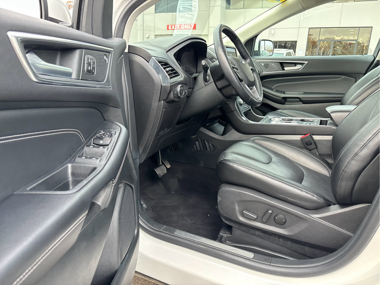 Certified 2022 Ford Edge Titanium w/ Cargo Accessory Package image 8