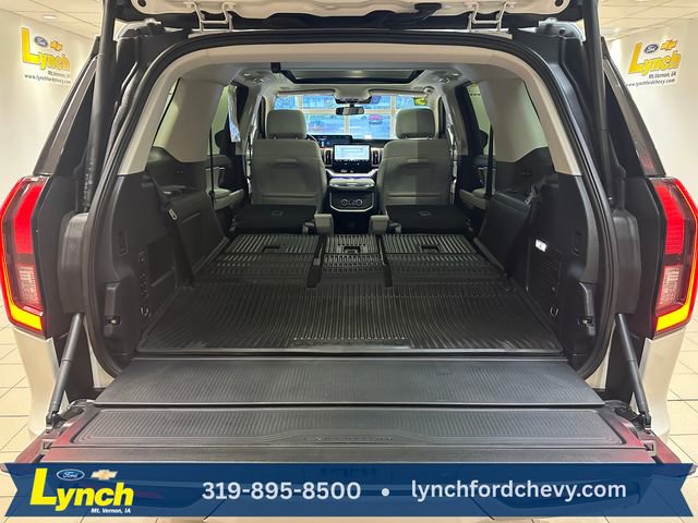Certified 2025 Ford Expedition Platinum w/ Driver's Package AWD/4WD image 27
