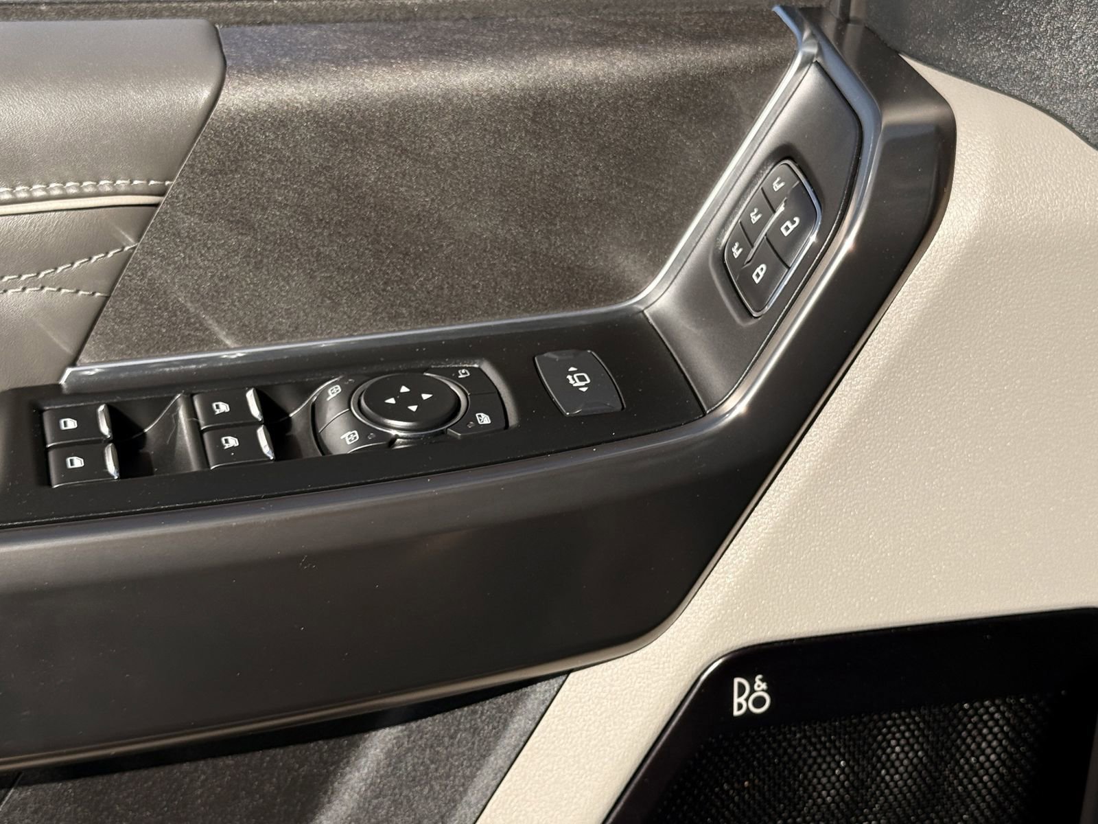 Certified 2025 Ford F350 Platinum w/ Platinum Plus Package image 25