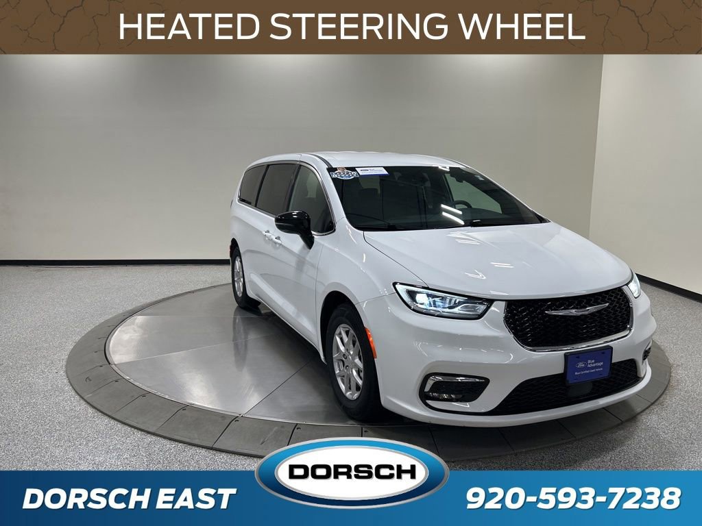 Used 2025 Chrysler Pacifica Select image 7