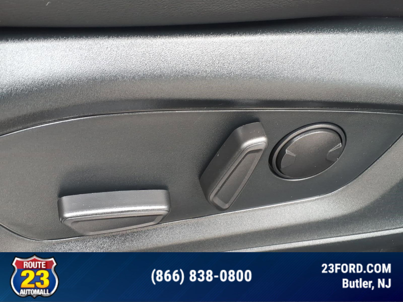 Certified 2023 Ford Explorer Platinum w/ Technology Package AWD/4WD image 23