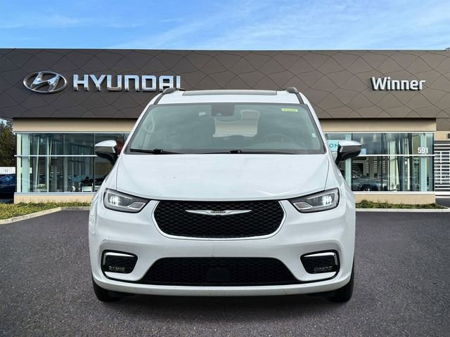 Used 2023 Chrysler Pacifica Limited FWD image 4