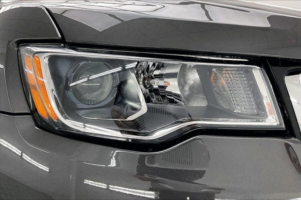 Used 2021 Jeep Grand Cherokee Limited AWD/4WD image 29
