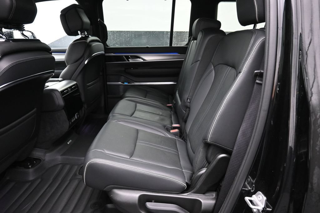 Used 2023 Jeep Grand Wagoneer Series II w/ Flexible Seating Group AWD/4WD image 7