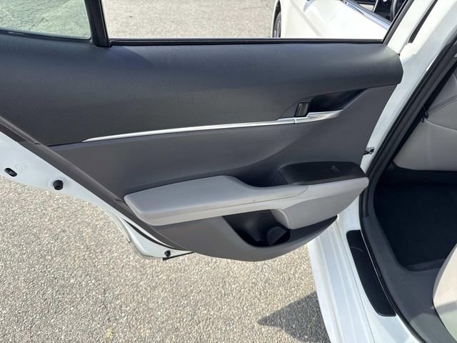 Used 2024 Toyota Camry SE image 14