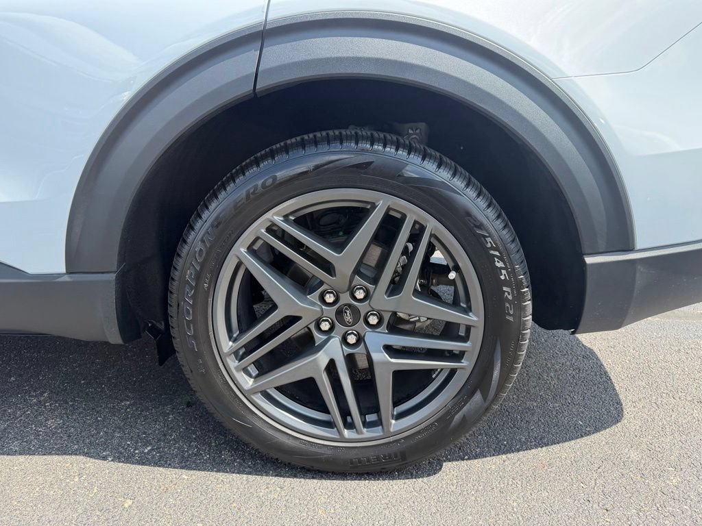 Certified 2026 Ford Explorer Active w/ Active Comfort Package RWD image 13