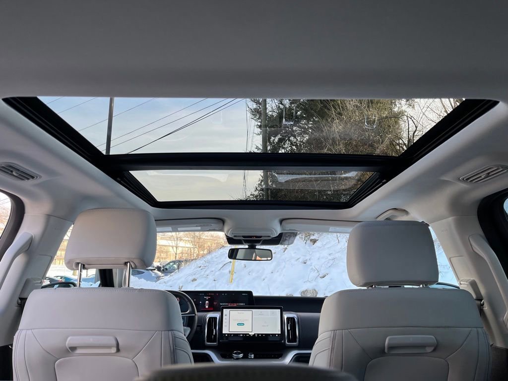 Certified 2025 Ford Expedition Max Platinum image 12