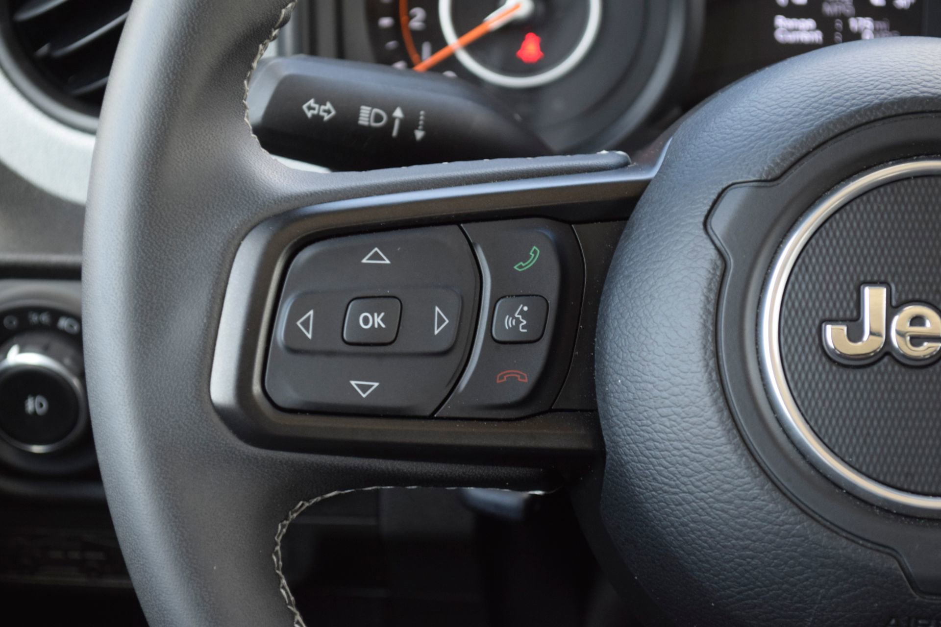 Used 2025 Jeep Wrangler Unlimited Sport AWD/4WD image 9