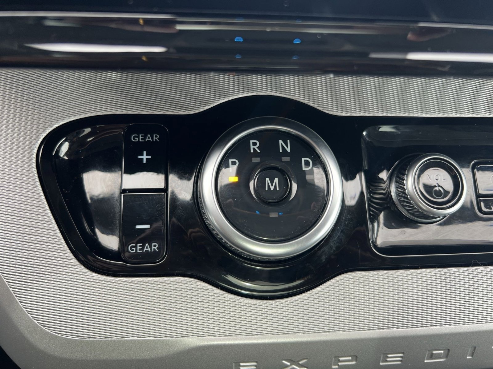 Certified 2025 Ford Expedition Active AWD/4WD image 30