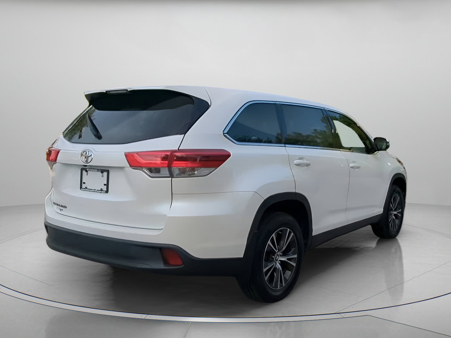 Used 2019 Toyota Highlander LE FWD image 27