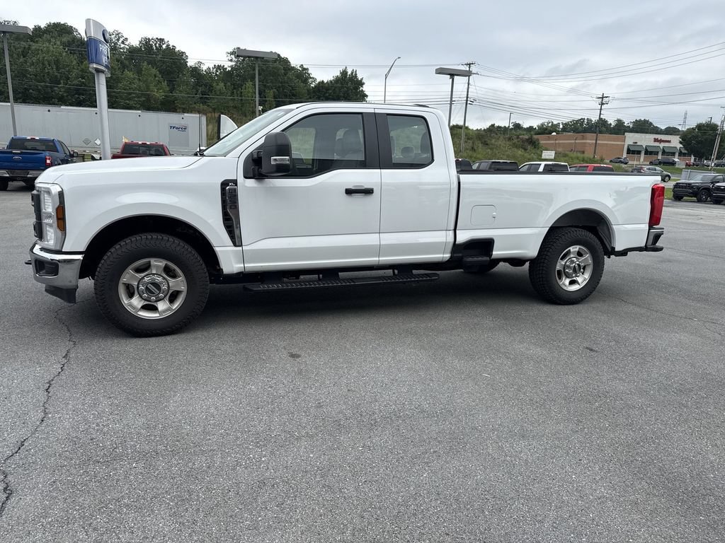 Certified 2025 Ford F250 XL w/ XL Chrome Package RWD image 3