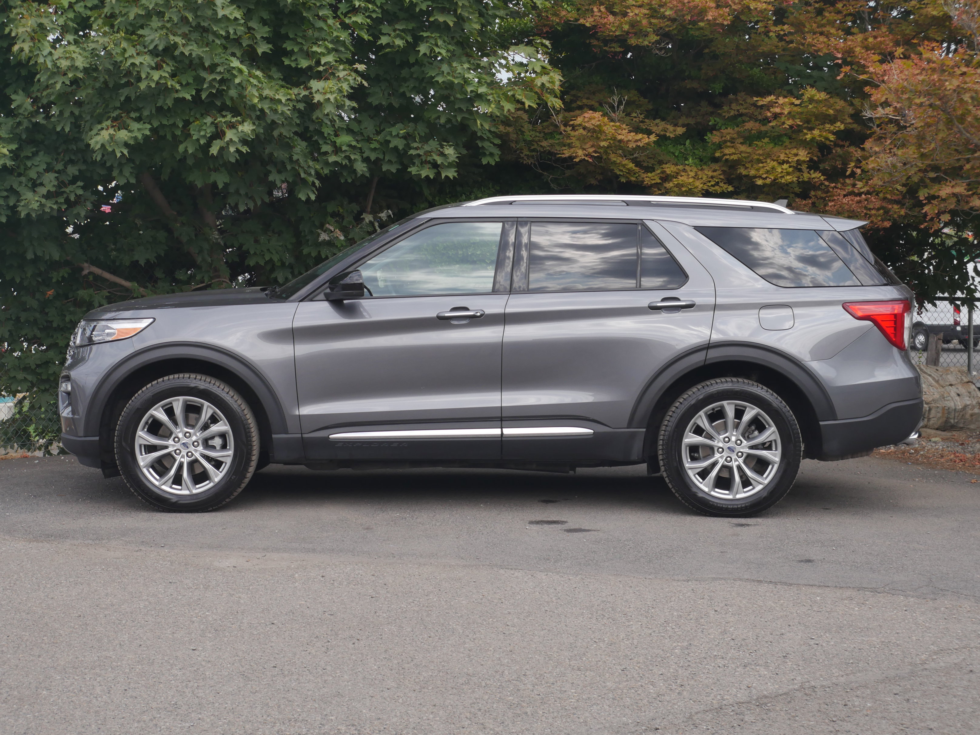 Certified 2024 Ford Explorer Limited AWD/4WD image 16