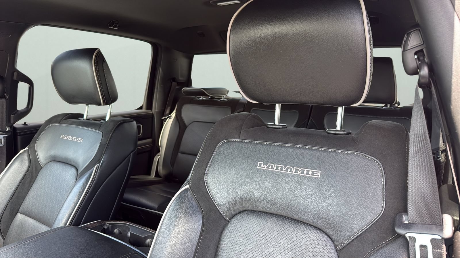Used 2025 RAM 1500 Laramie AWD/4WD image 9