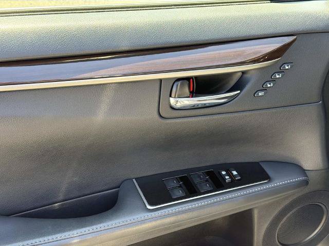 Used 2018 Lexus ES 300h w/ Luxury Package FWD image 23
