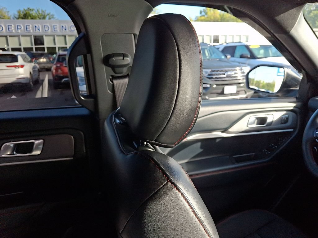 Certified 2025 Ford Explorer ST AWD/4WD image 13