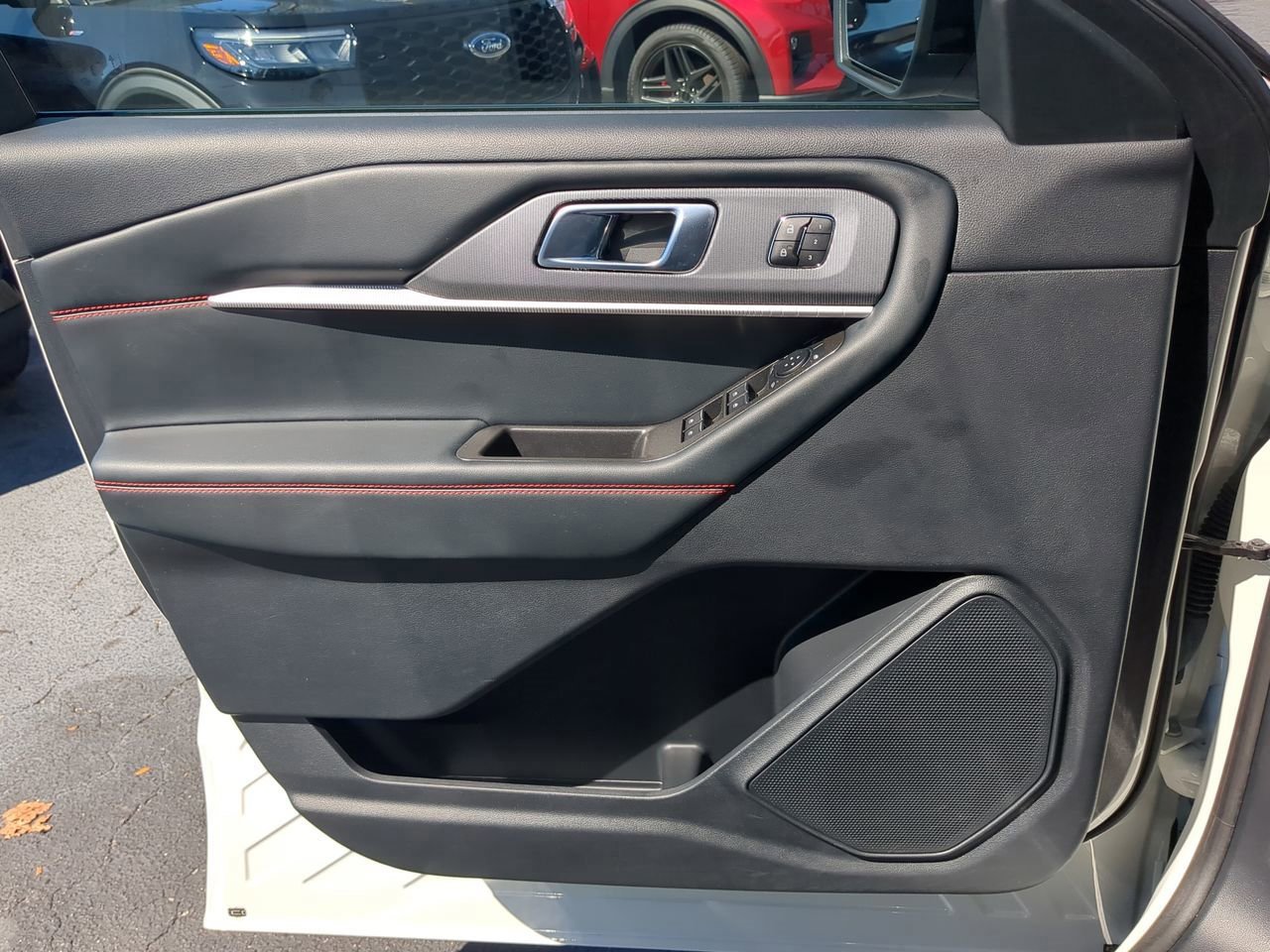 Certified 2025 Ford Explorer ST-Line w/ Premium Package image 29