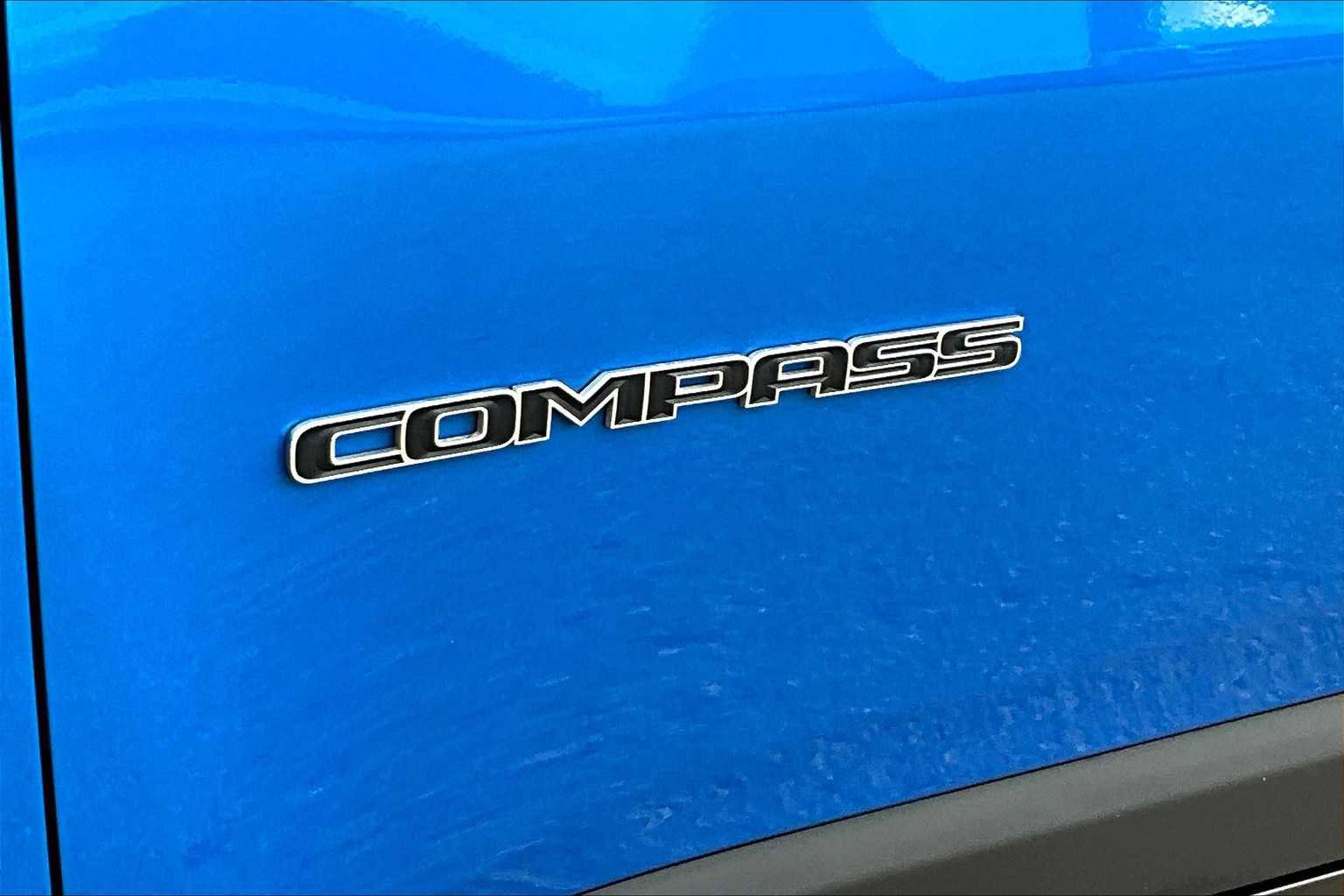 Used 2024 Jeep Compass Latitude w/ Convenience Group image 30