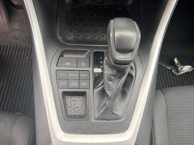 Used 2020 Toyota RAV4 LE w/ All Weather Liner Package AWD/4WD image 18