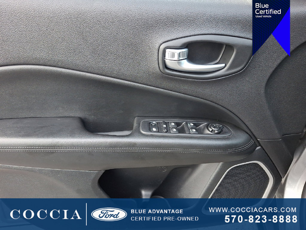 Used 2019 Jeep Compass Latitude AWD/4WD image 12