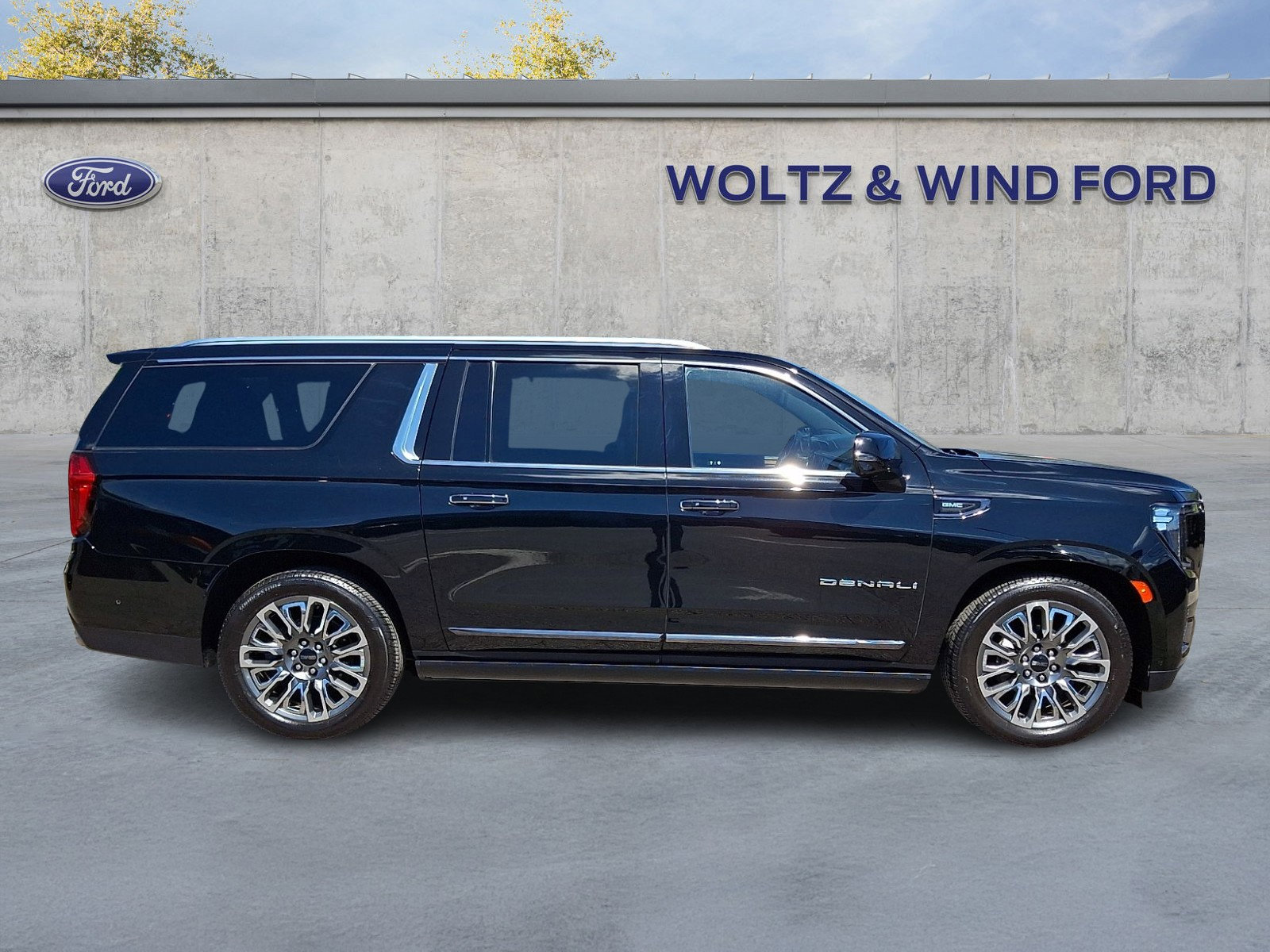 Used 2023 GMC Yukon XL Denali Ultimate AWD/4WD image 7