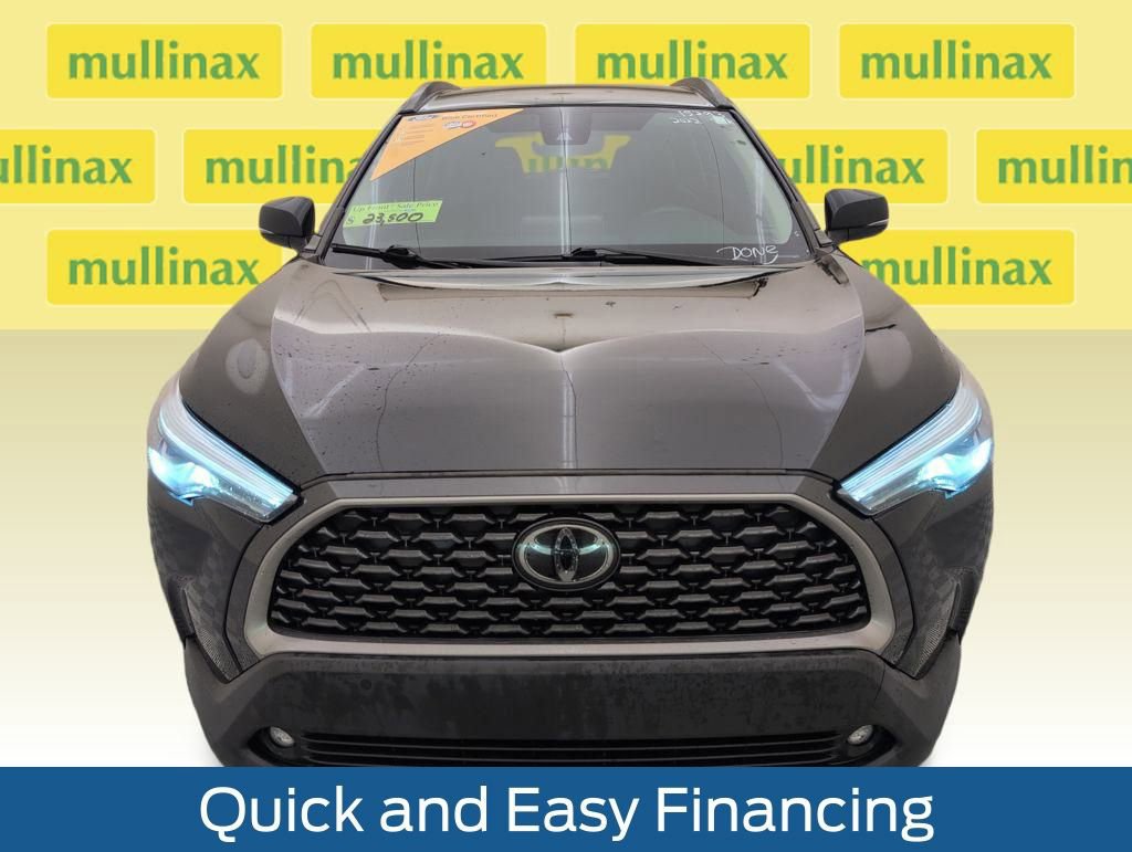 Used 2022 Toyota Corolla Cross XLE image 8