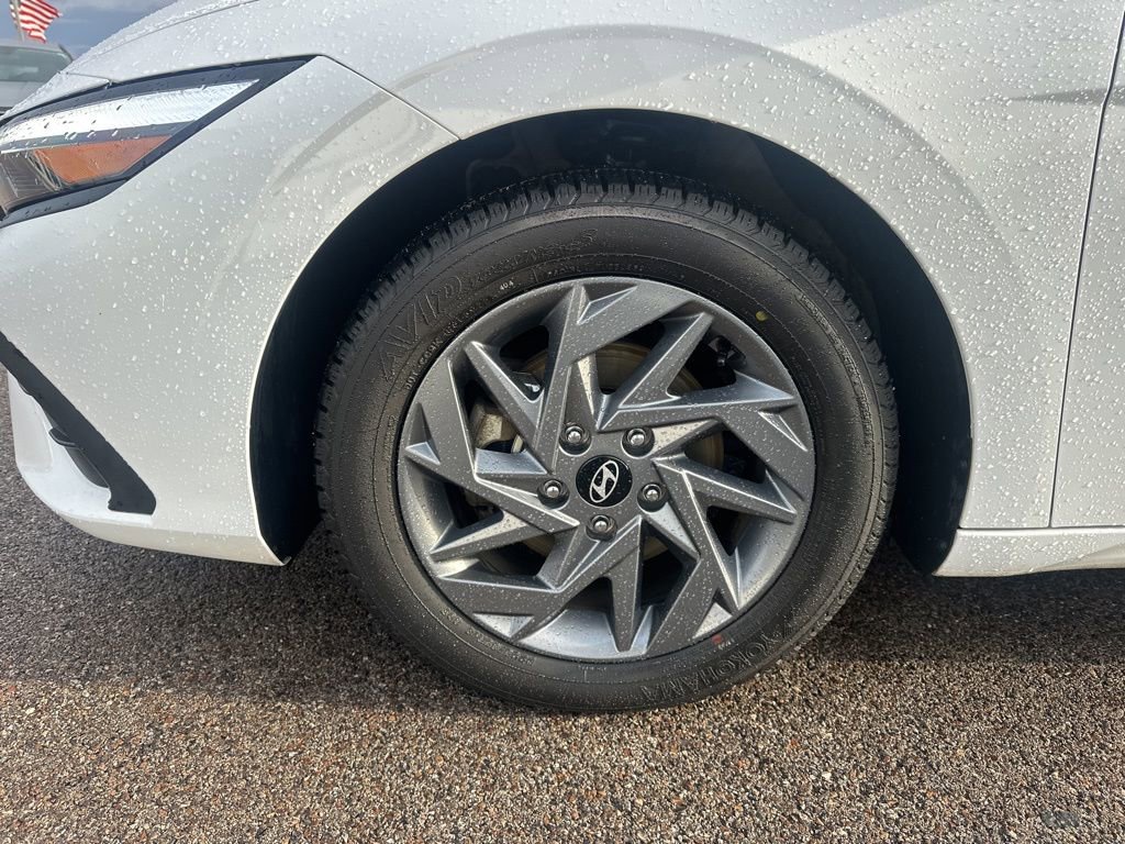 Used 2024 Hyundai Elantra SEL image 15