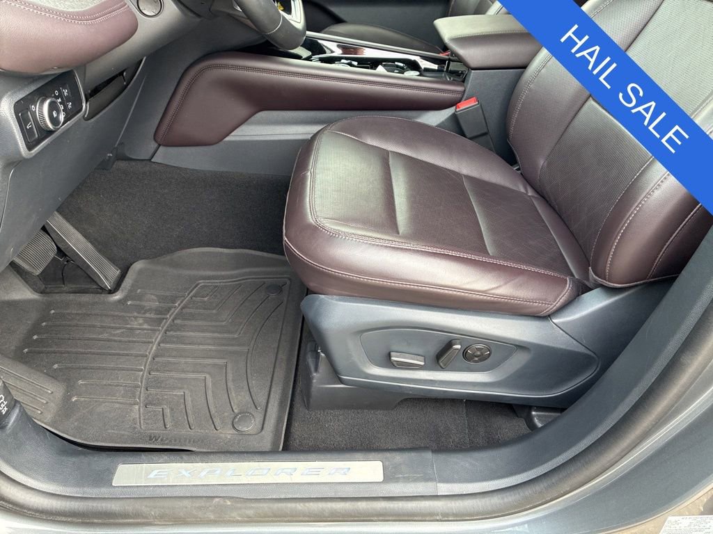 Certified 2025 Ford Explorer Platinum AWD/4WD image 12