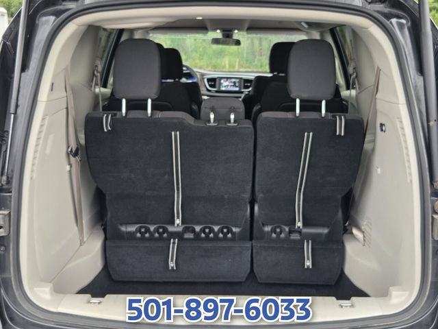 Used 2022 Chrysler Voyager LX FWD image 13