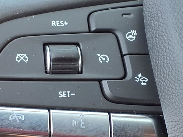 Used 2023 Cadillac XT4 Premium Luxury w/ Technology Package AWD/4WD image 8