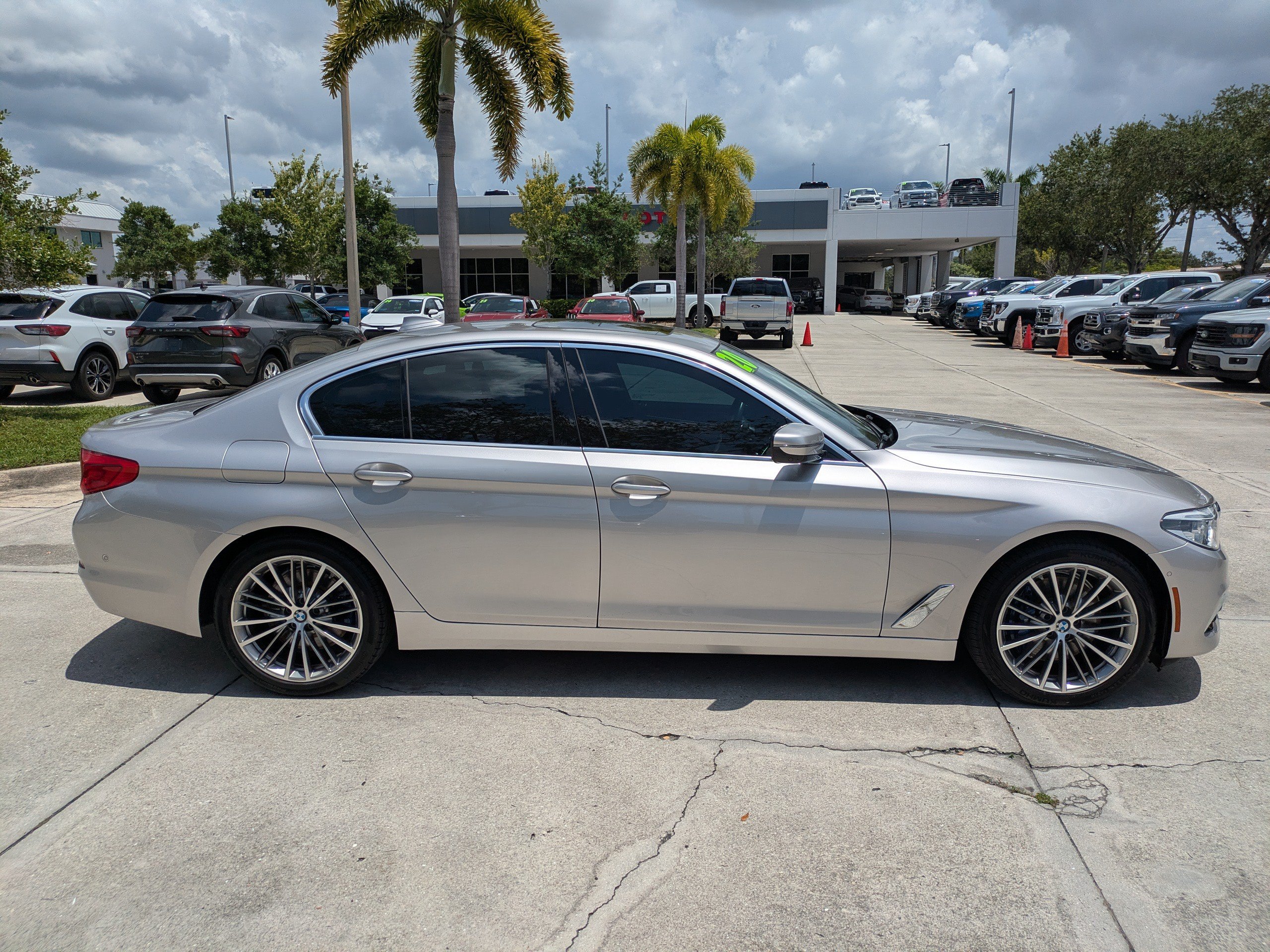 Used 2020 BMW 530e w/ Executive Package RWD image 3