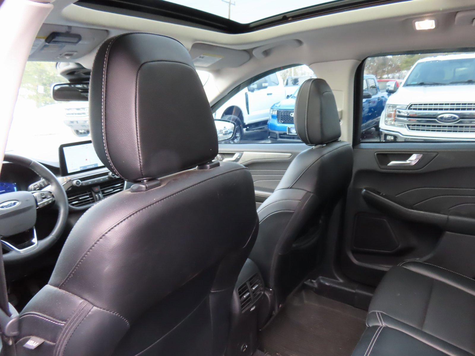 Certified 2022 Ford Escape Titanium w/ Class II Trailer Tow Package image 31