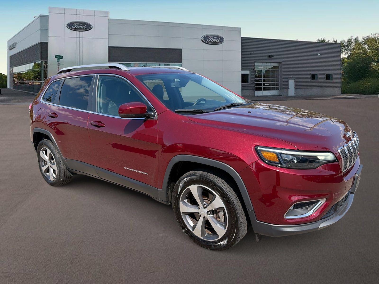 Used 2019 Jeep Cherokee Limited AWD/4WD image 2