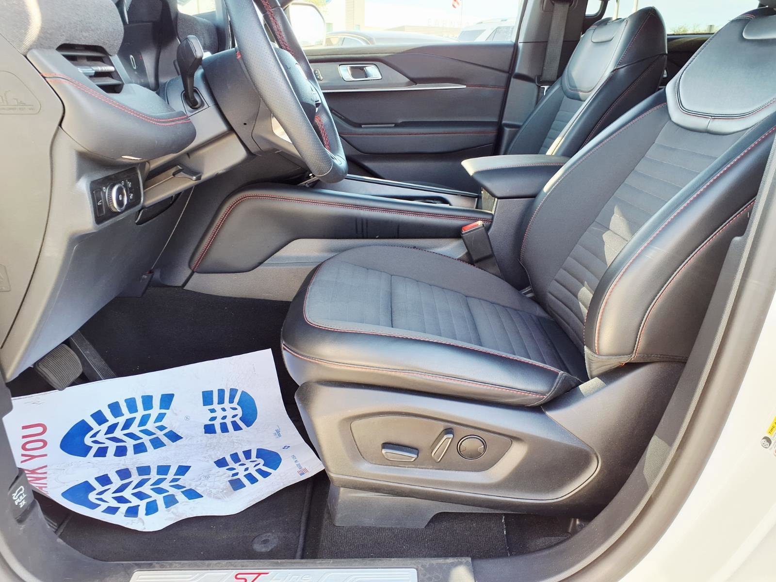 Certified 2025 Ford Explorer ST-Line w/ Premium Package AWD/4WD image 23